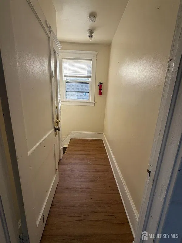 4 bed, 1.0 bath, 2303 sqft, $2,650 — Photo 1