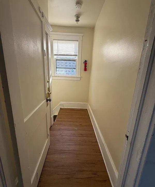 471 Hall Ave