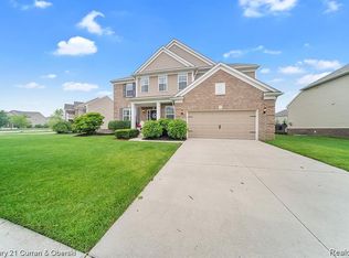 24560 Padstone Dr, South Lyon, MI 48178