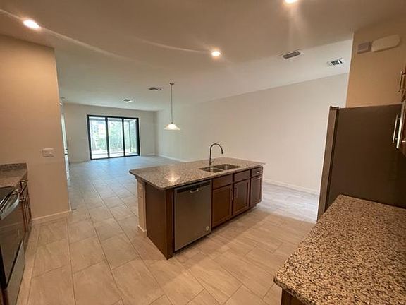 3rd image of 12992 Pembroke Dr