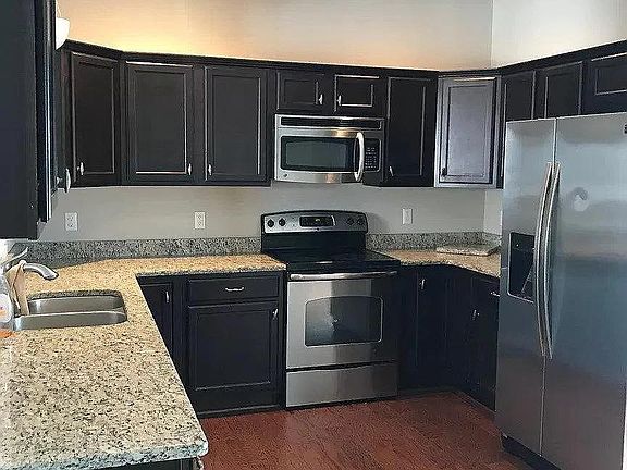 3rd image of 206 Capital St #206