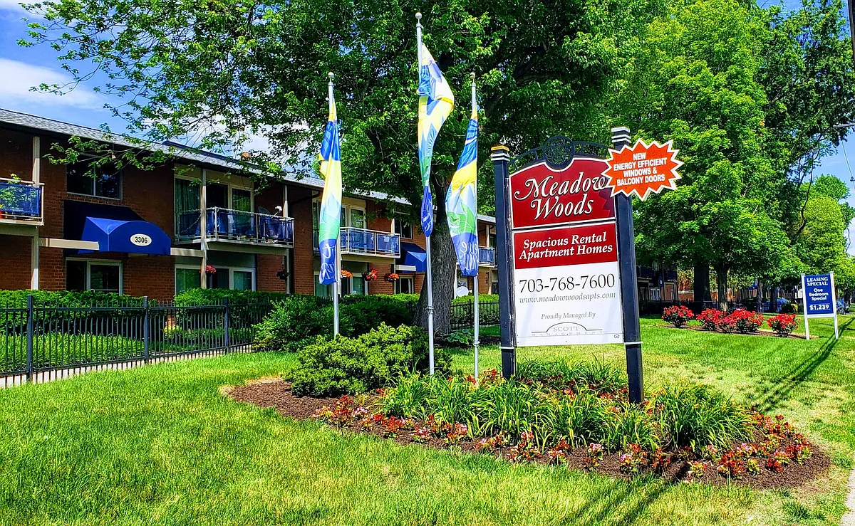 Building Photo - Meadow Woods