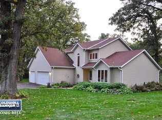 27647 Hunters Ln, Sycamore, IL 60178