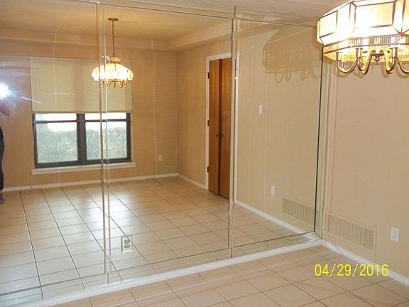 2nd image of 940 Foxwood Dr