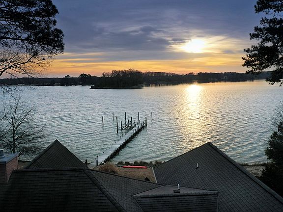 2nd image of 1524 Harding Rd