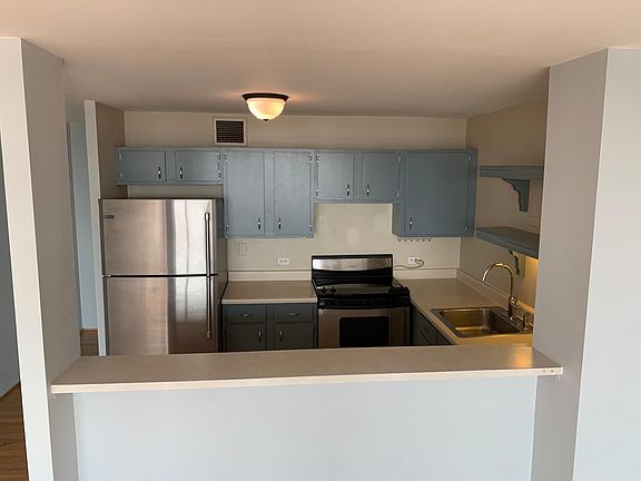 5th image of 1636 N Wells St APT 2310