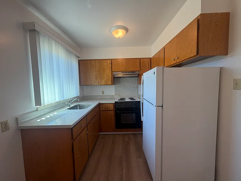 863 Commercial Ave #8 — Photo 4