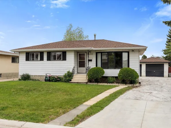 11008 162a Ave NW, Edmonton, AB T5X 2A1