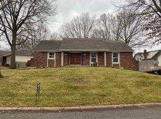 1005 SW 20th St, Blue Springs, MO 64015