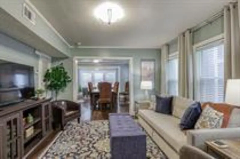 2 bed, 1.0 bath, 1050 sqft, $1,195 — Photo 3