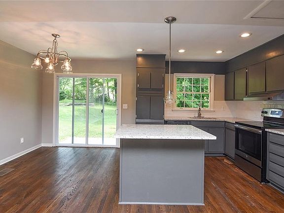 4th image of 729 Smithstone Ct SE