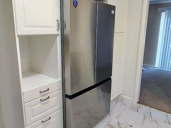 4th image of 800 University Ave APT 8