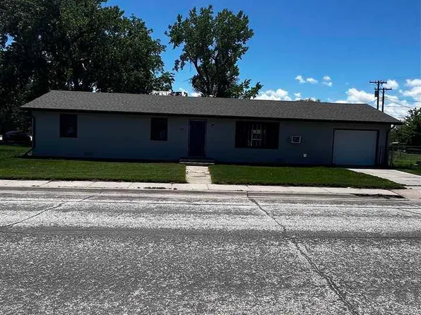 215 E 11th St, Bridgeport, NE 69336