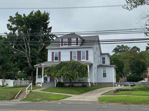 2981 Main St