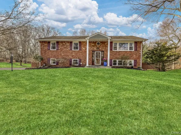 7 E Mayer Drive, Suffern, NY 10901