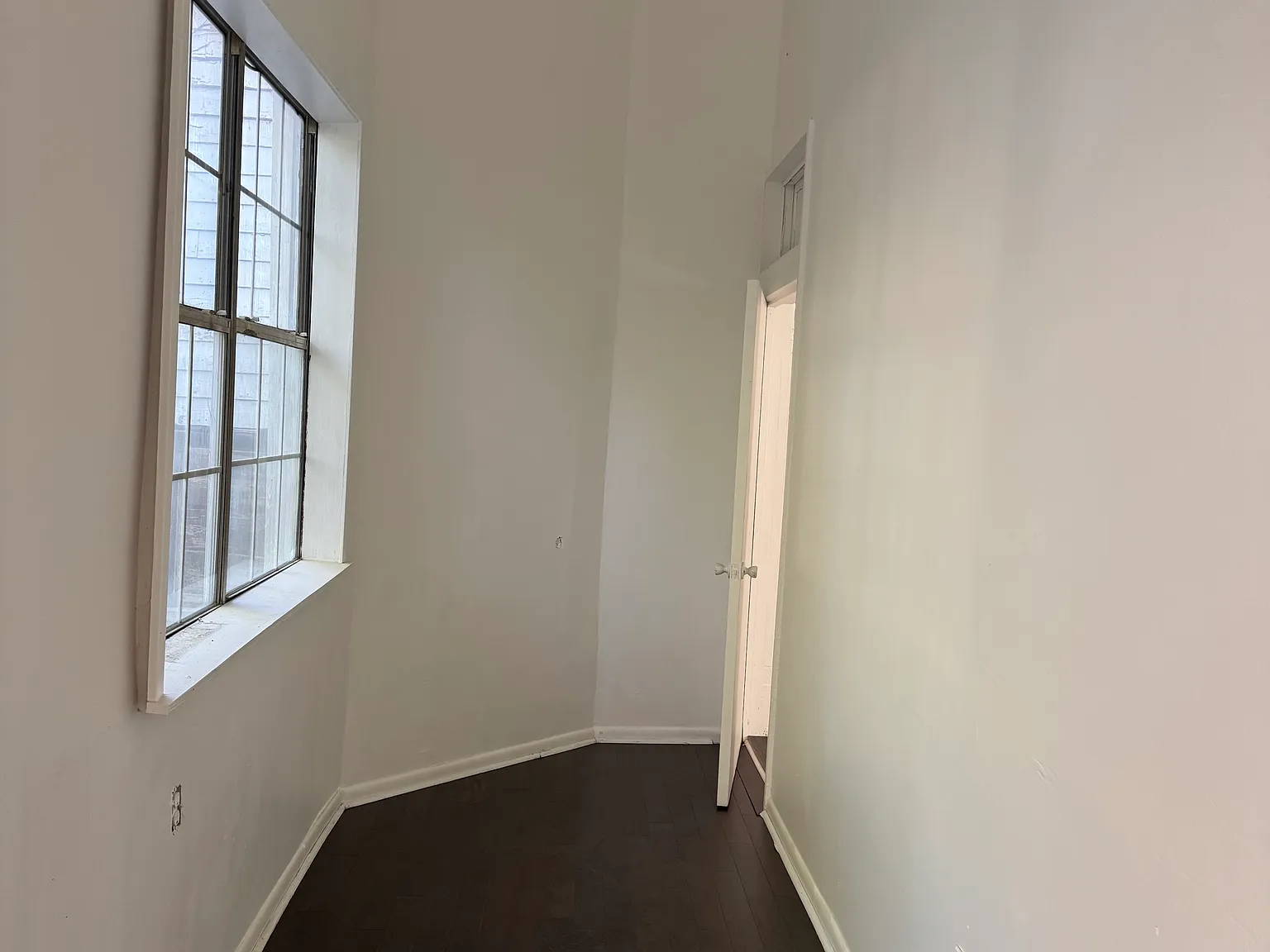 1 bed, 900 sqft, $450 — Photo 3