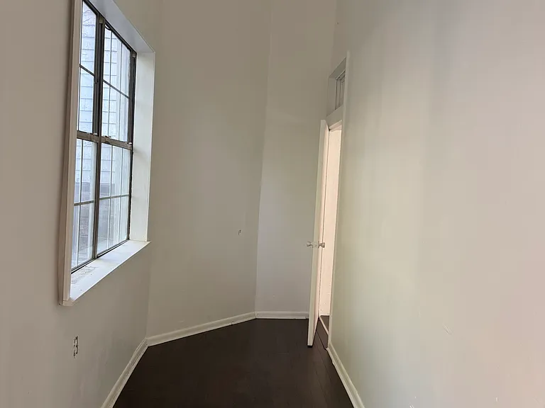 1215 W Magnolia St — Photo 3