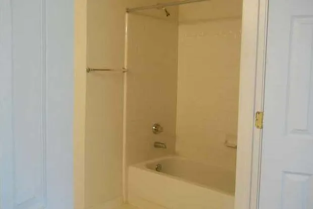 624 Eastwood Cir — Photo 26