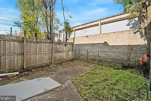 443 Darby Ter — Photo 11