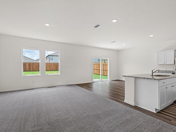5th image of 5932 Sahara Dr