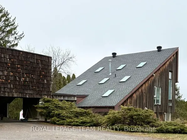 5965 Rideau Valley Dr N, Ottawa, ON K4M 1B3