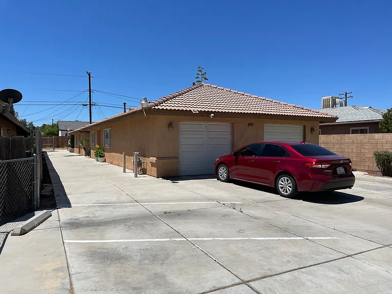 16439 Smoke Tree St #16431 — Photo 3