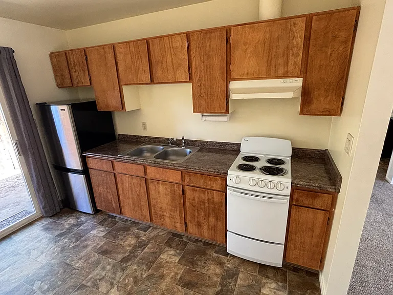 315 3rd St #4 — Photo 3