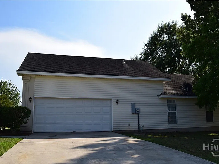 63 Edie Ct — Photo 15