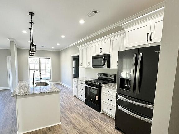 5th image of 108 Farmhouse Ln