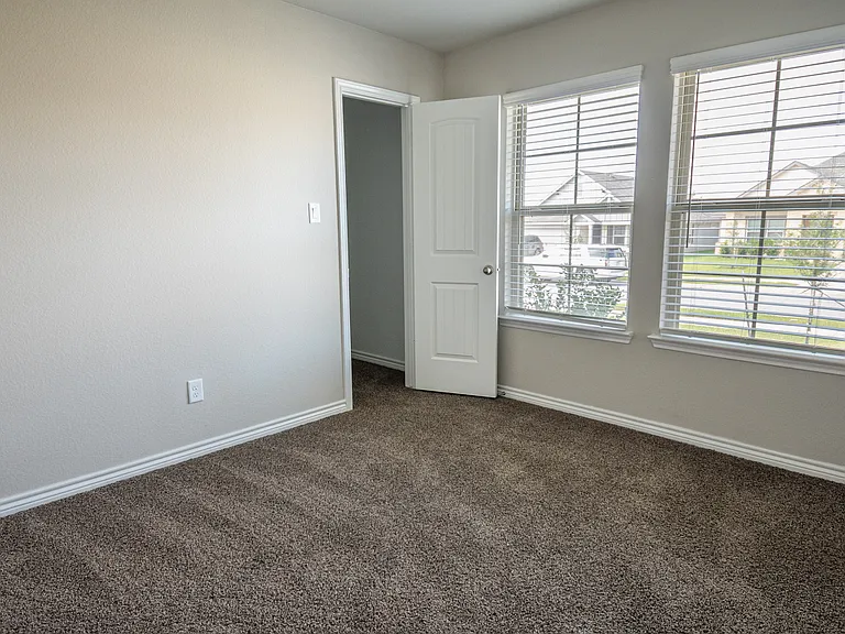 2111 Chief St — Photo 10