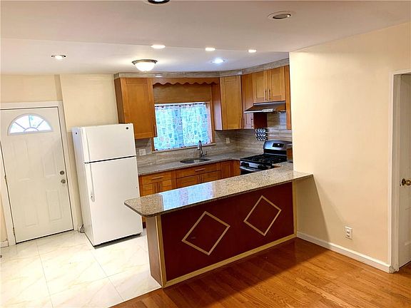 4th image of 1739 Gerritsen Ave