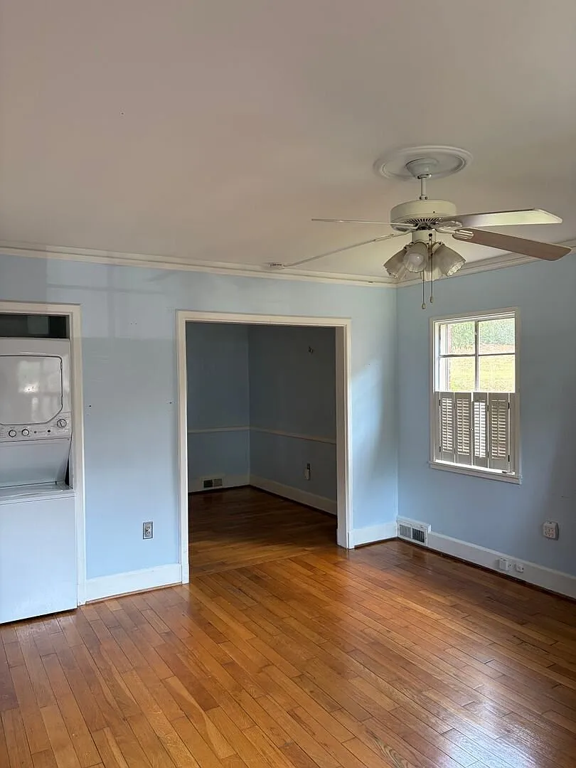 Cleveland Park - University Ridge Condo- 2 Bedroom 1 Bath — Photo 2