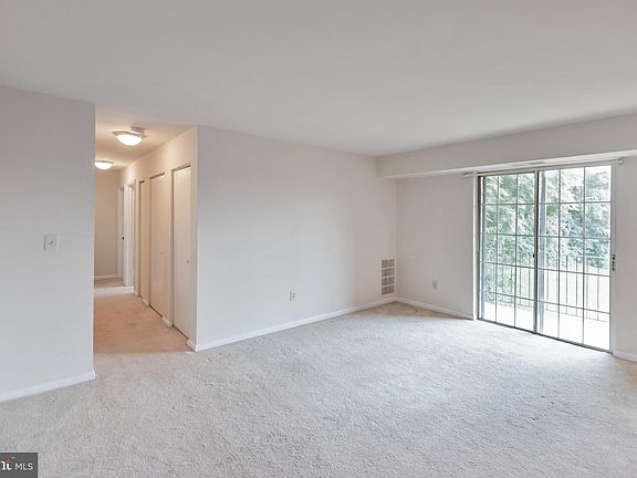3rd image of 1543 Colonial Dr APT 204