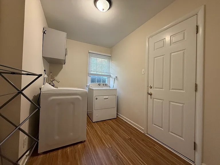 806 Warfield Ln — Photo 9