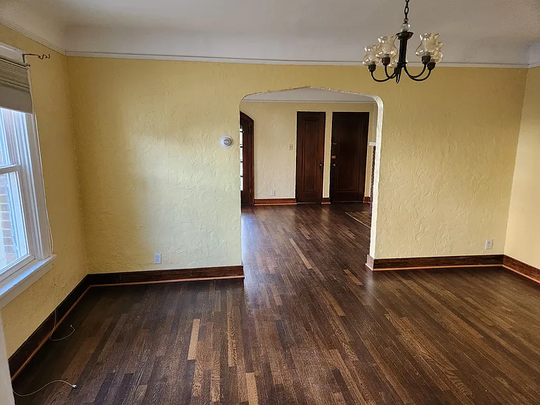 2303 Mountain Ave — Photo 3