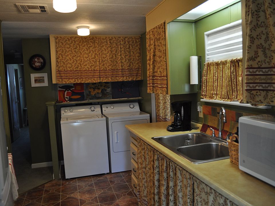 Appliances are newer.