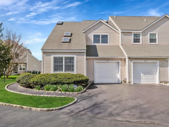456 Village Oaks Lane, Babylon, NY 11702