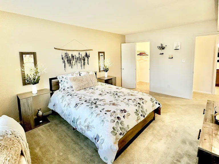 Shoreline Apartments — Photo 26