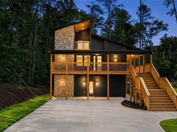 418 Tiger Ln, Westminster, SC 29693
