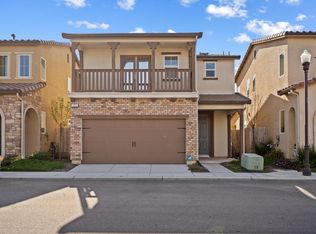 595 N Cattail Ct, Fresno, CA