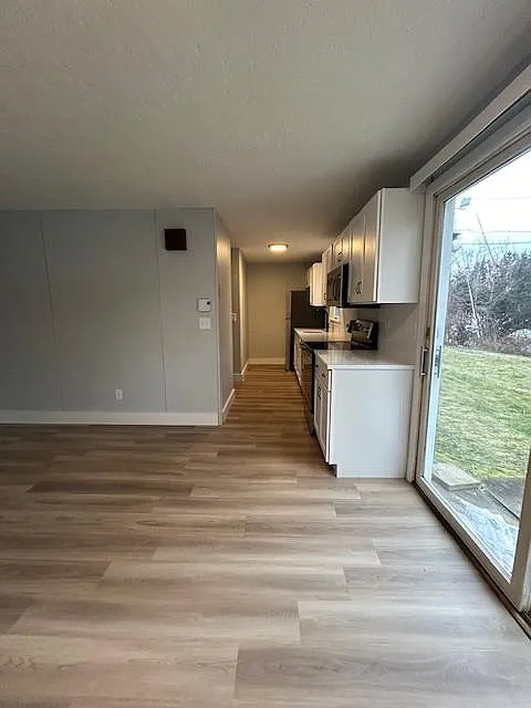 81 Maple St — Photo 3