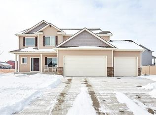 9808 Valley Pkwy, Johnston, IA 50131