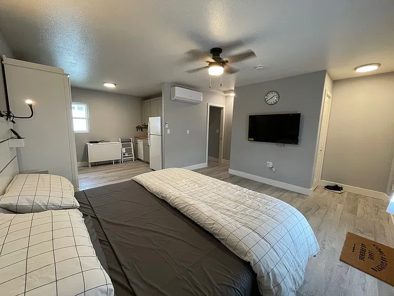 725 S Tehama St #7 — Photo 3