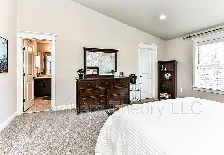 2453 N Jefferson St — Photo 31