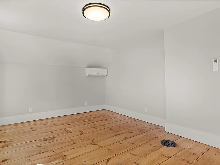 30 Meader St — Photo 19