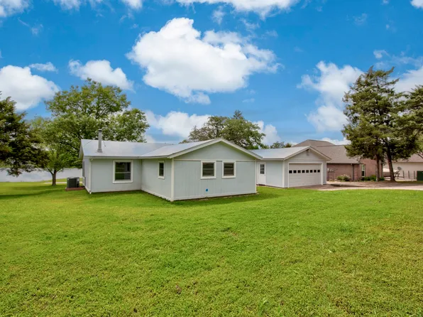 209 Kiowa Dr N, Lake Kiowa, TX 76240