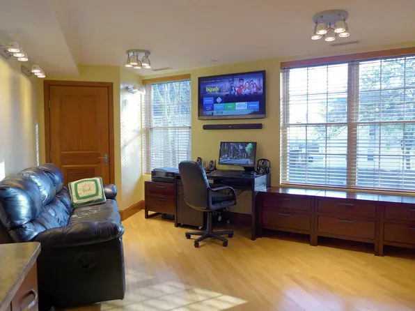 2440 Massachusetts Ave Unit 25, Cambridge, MA 02140