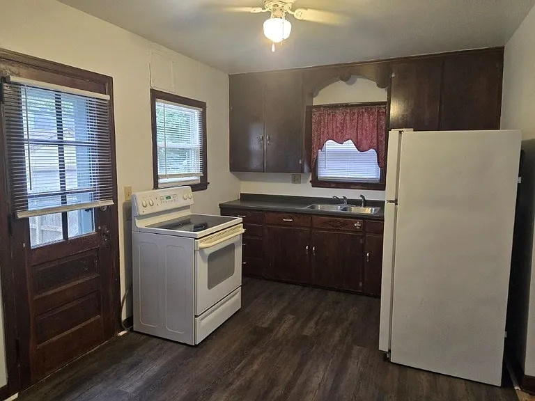 2737 Commercial Ave #1 — Photo 9