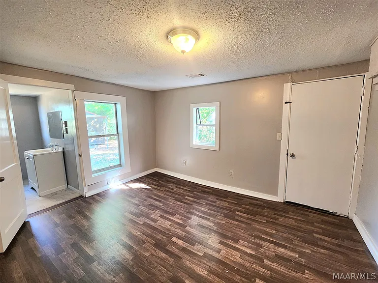 210 W Osceola St — Photo 26