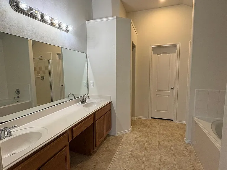 1902 Creegan Park Ct — Photo 35